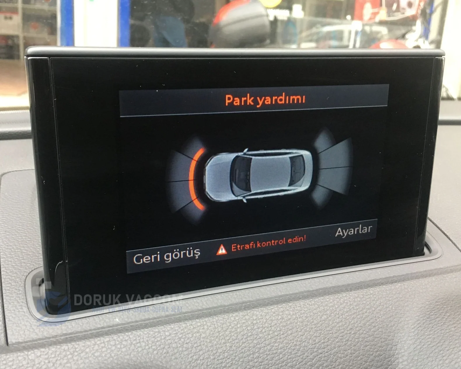 Audi A3 8V (2012-2020) Audi A3 8V Ön Park Sensörü Montajı Navigasyon Multimedya Montajı
