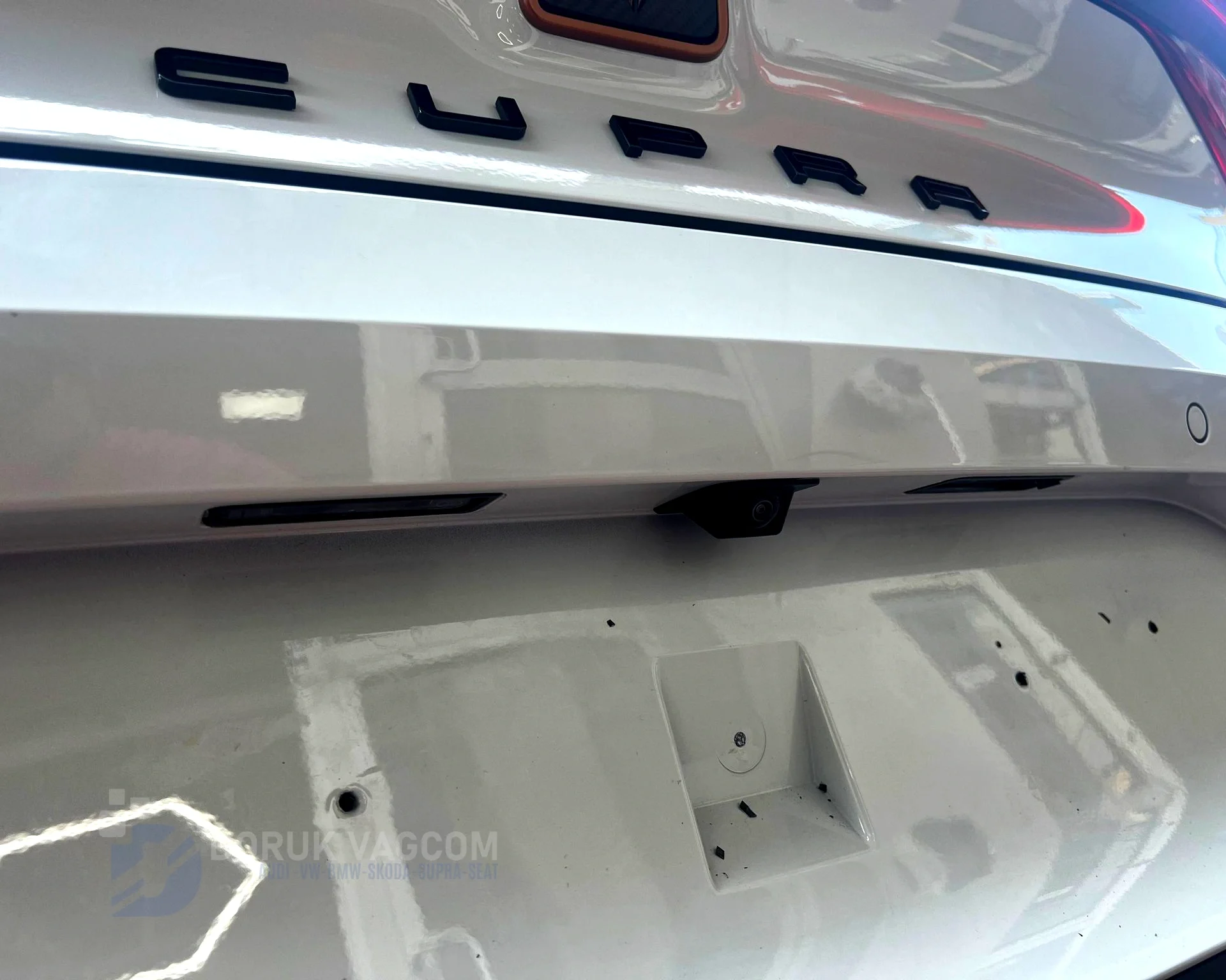 Cupra Leon KL 2020-2026 GERİ GÖRÜŞ KAMERASI MONTAJI Montajı - Detay Görsel 3 -Doruk Vagcom