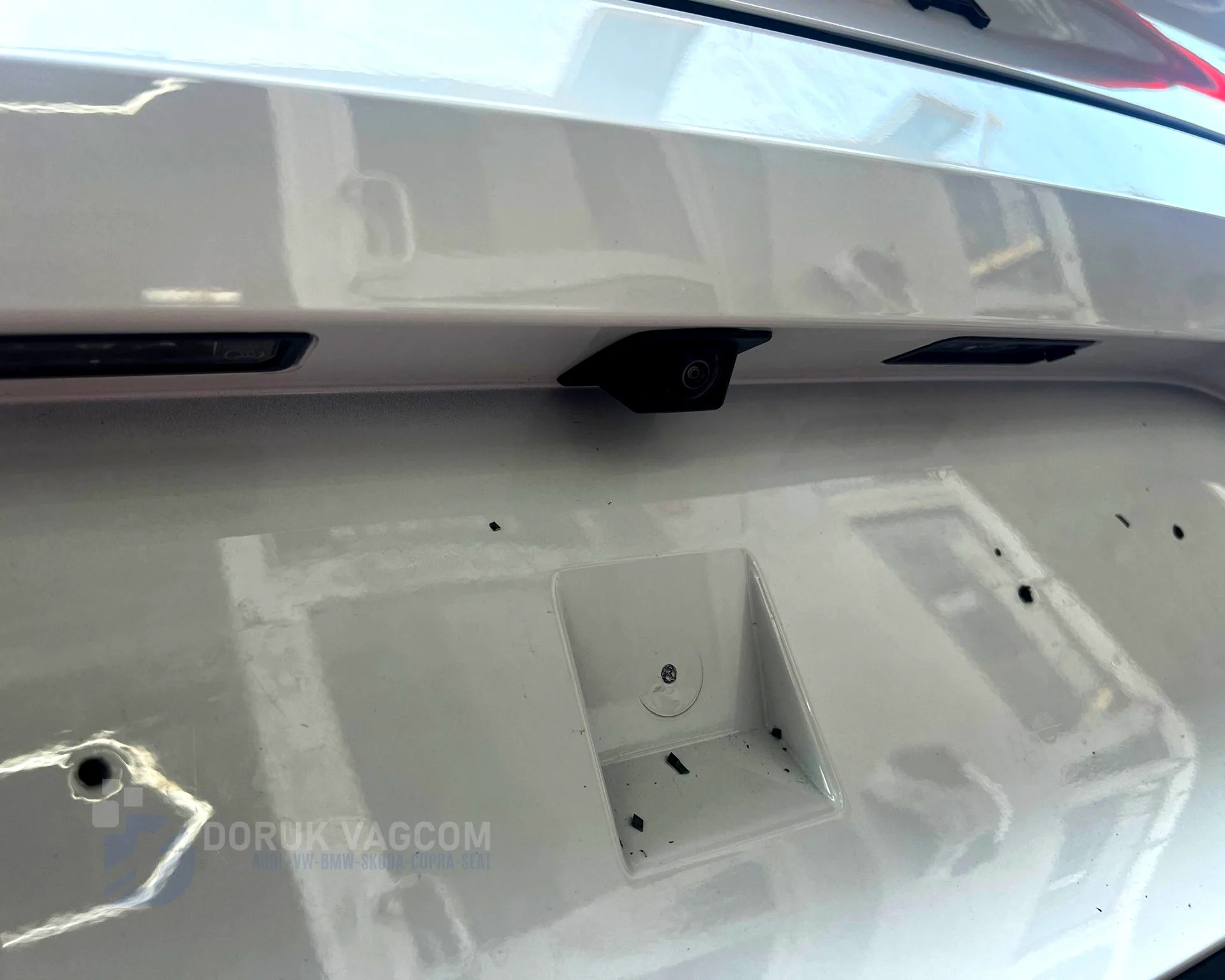 Cupra Leon KL 2020-2026 GERİ GÖRÜŞ KAMERASI MONTAJI Montajı - Detay Görsel 1 -Doruk Vagcom