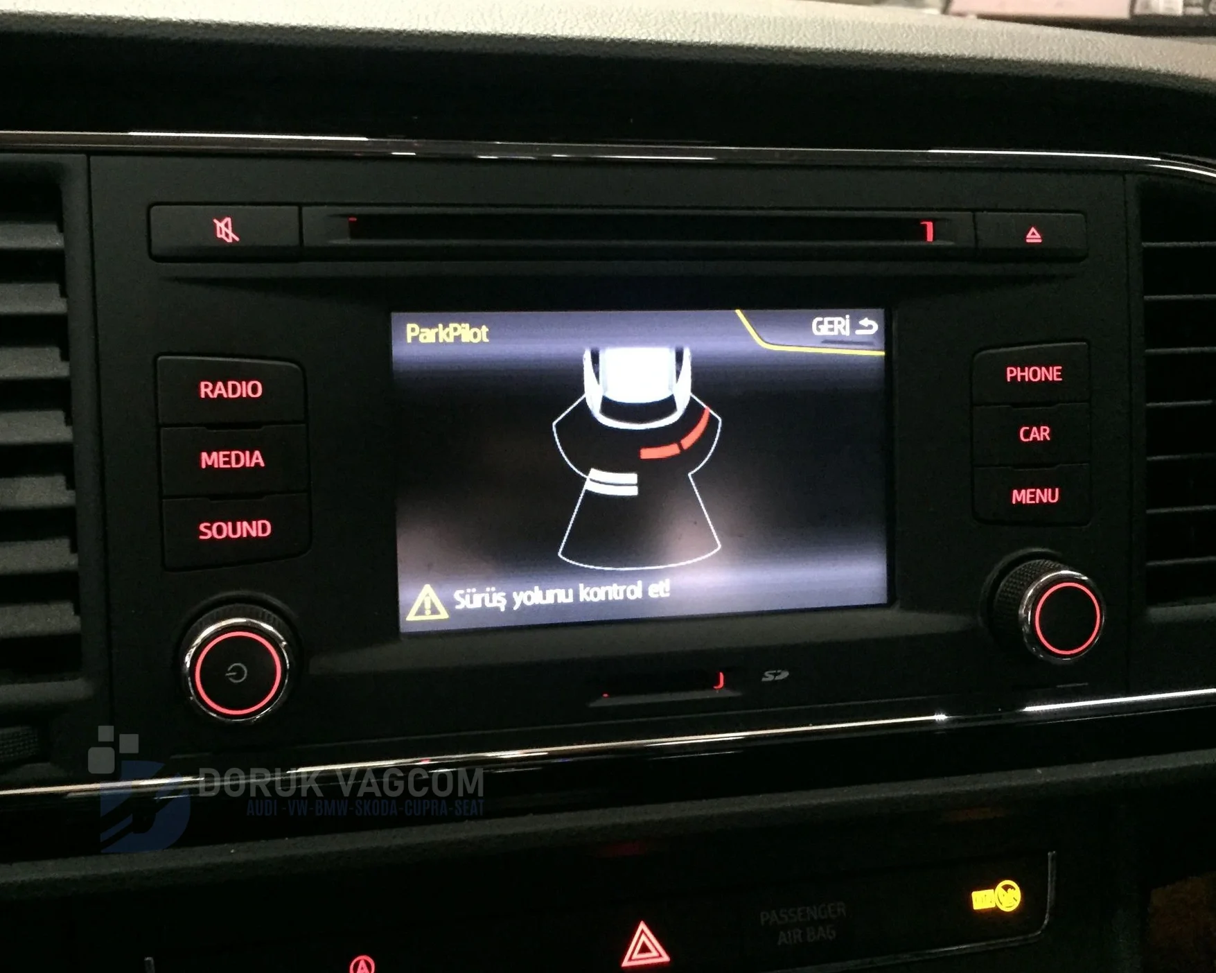 Seat Leon 5F (2012-2020) Seat Leon (5F / MK3) Orijinal Arka Park Sensörü & Optik Park Sistemi (OPS) Montajı Navigasyon Multimedya Montajı