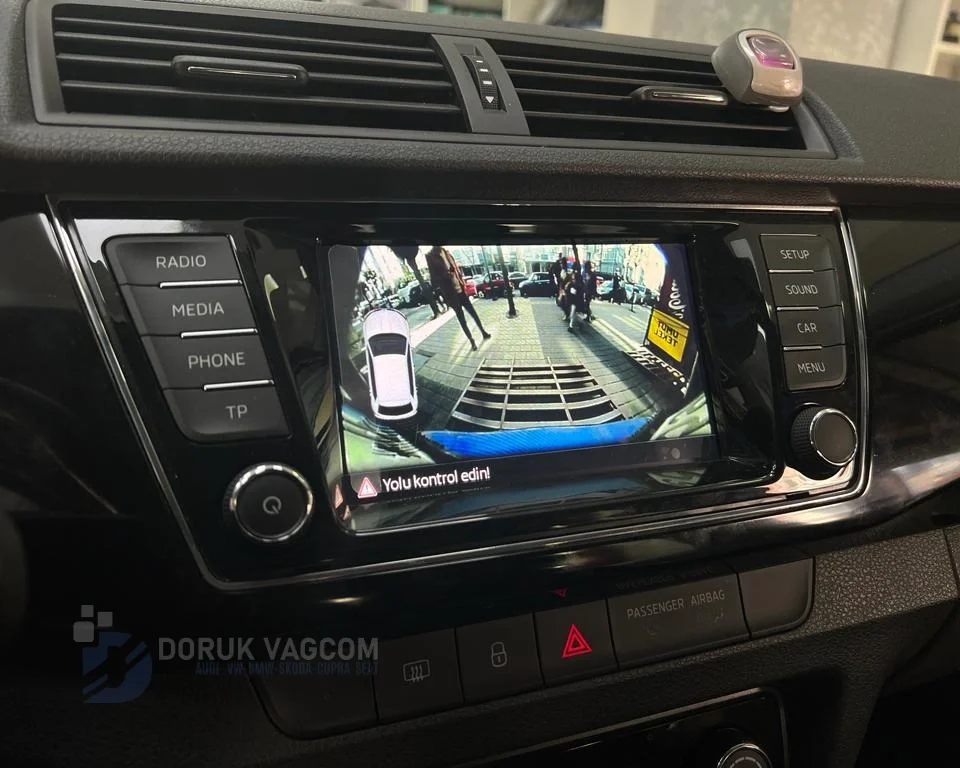 Skoda Fabia NJ 2014-2021 GERİ GÖRÜŞ KAMERASI MONTAJI Montajı - Detay Görsel 3 -Doruk Vagcom