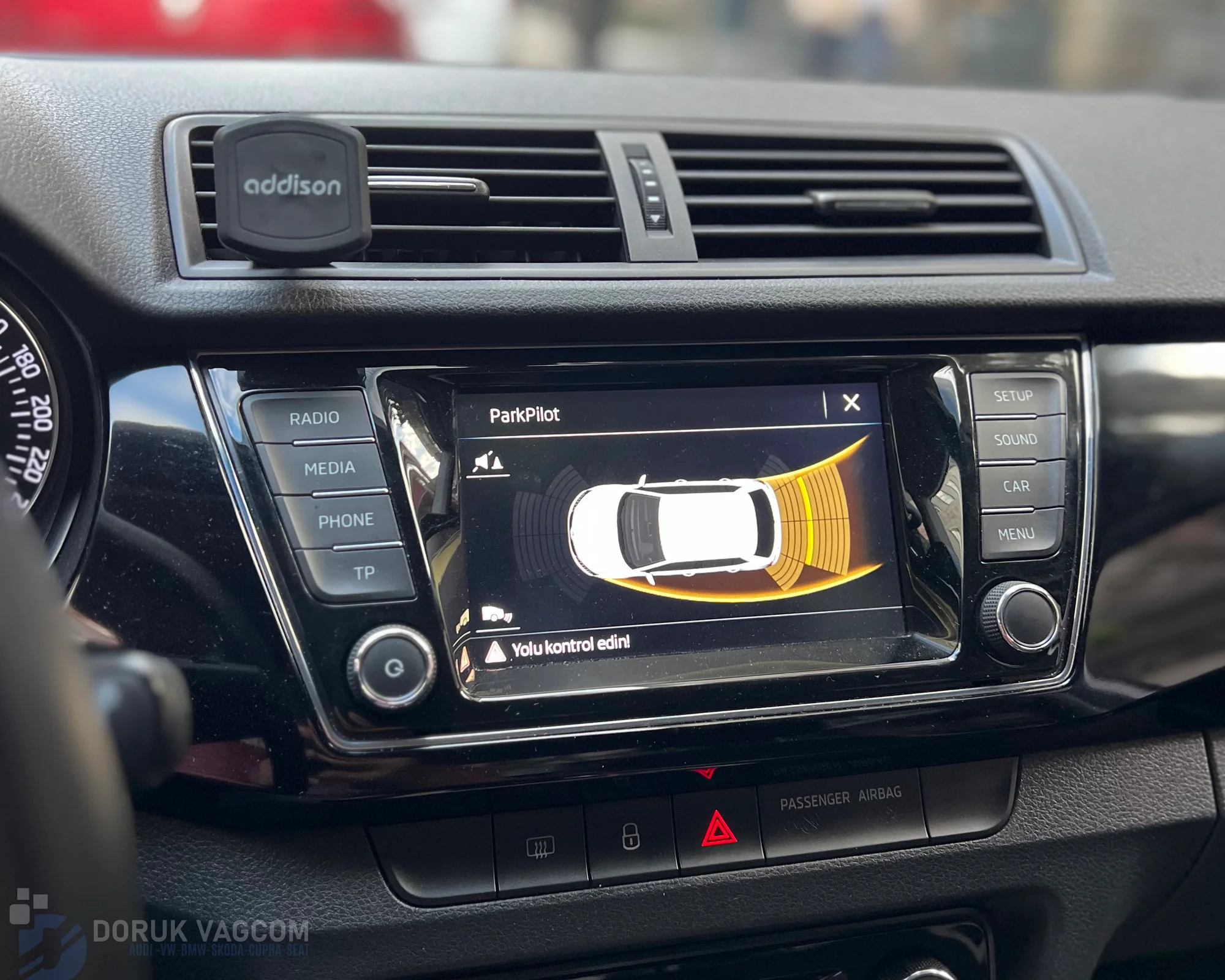 Skoda Fabia NJ 2014-2021 PARK SENSÖRÜ MONTAJI Montajı - Detay Görsel 2 -Doruk Vagcom