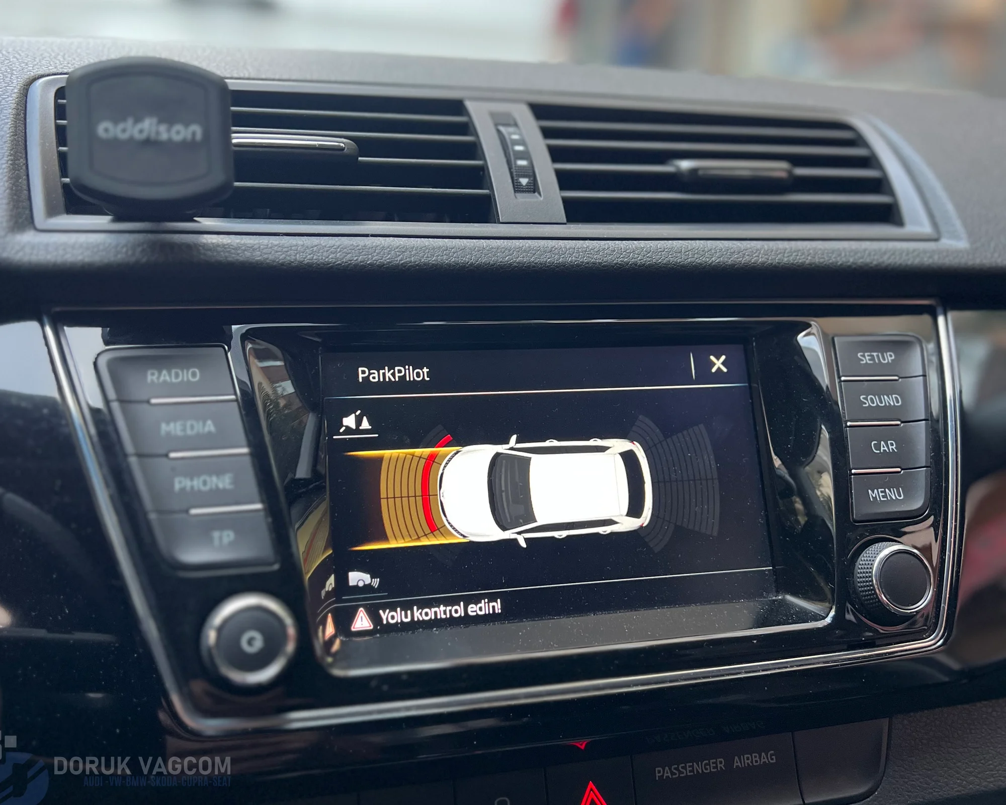 Skoda Fabia NJ (2017) Skoda Fabia (NJ) Orijinal Ön Park Sensörü Montajı Navigasyon Multimedya Montajı