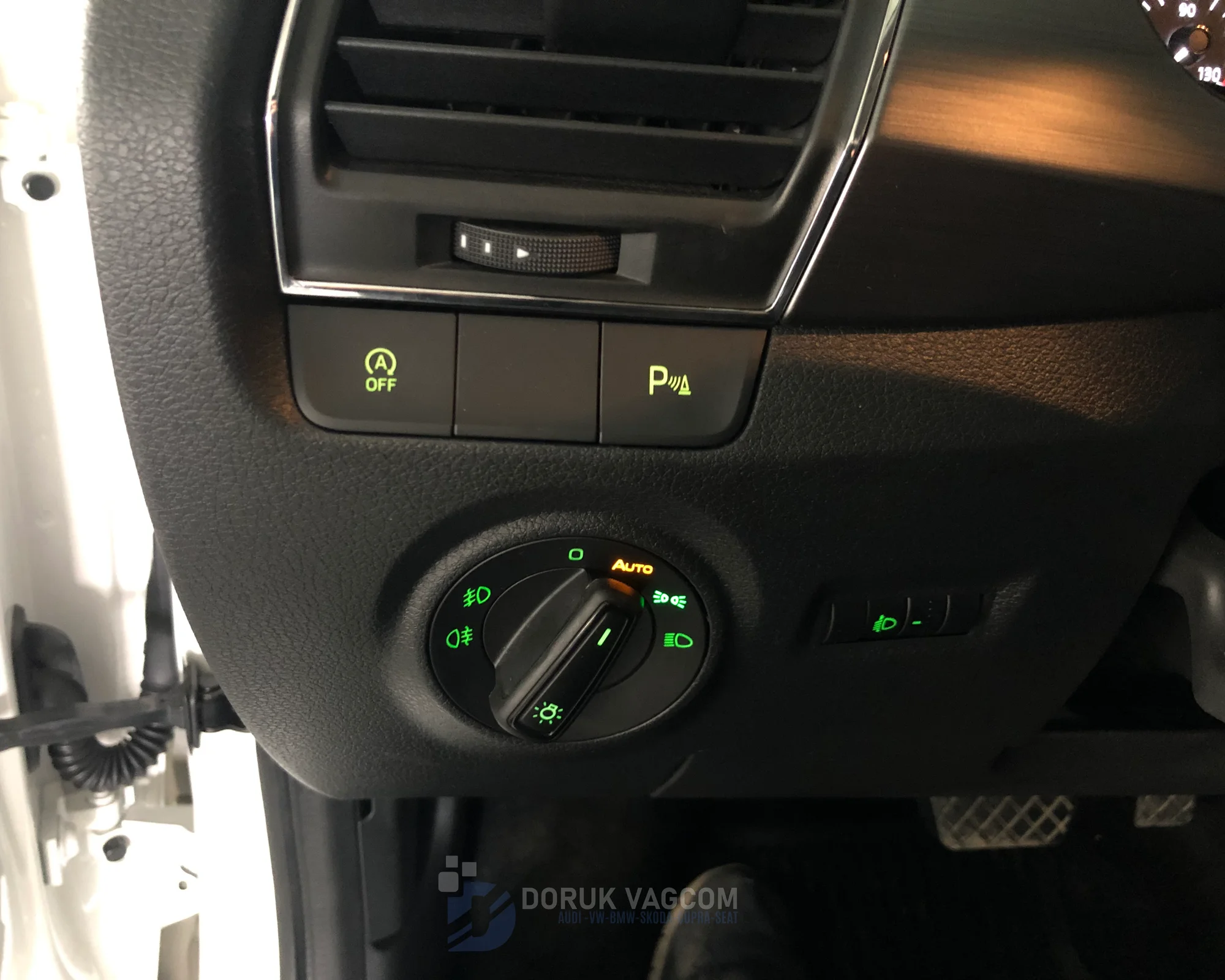 Skoda Fabia NJ 2014-2021 PARK SENSÖRÜ MONTAJI Montajı - Detay Görsel 3 -Doruk Vagcom