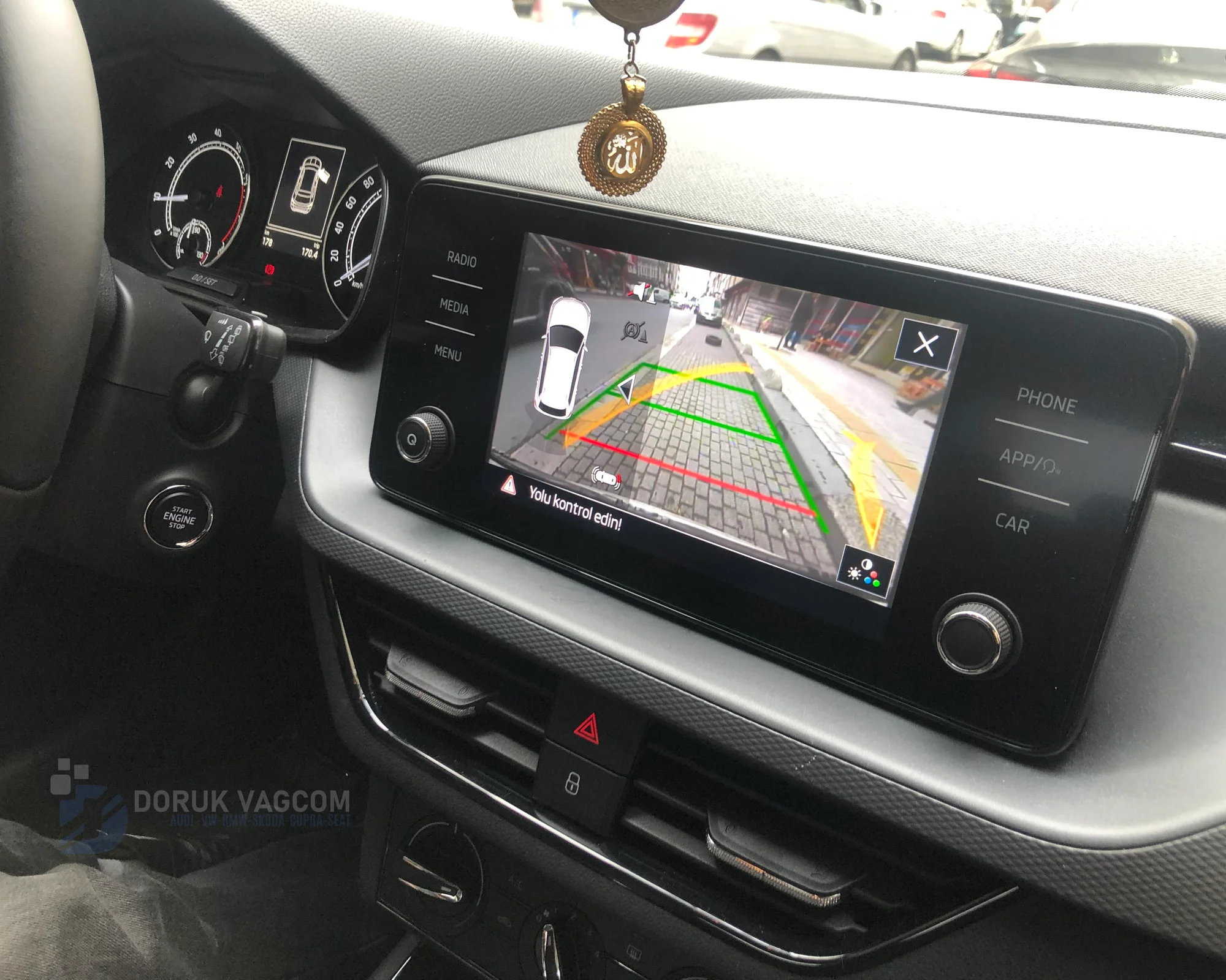 Skoda Kamiq Kamiq-NW4 (2019-2026) Skoda Kamiq (NW4) Orijinal Geri Görüş Kamerası Montajı Navigasyon Multimedya Montajı