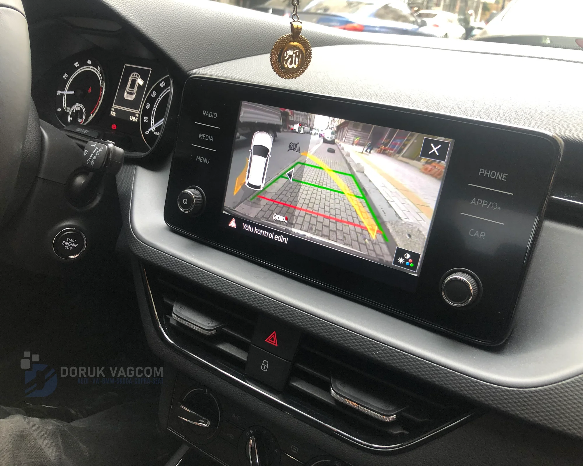 Skoda Kamiq Kamiq-NW4 2019-2026 GERİ GÖRÜŞ KAMERASI MONTAJI Montajı - Detay Görsel 1 -Doruk Vagcom