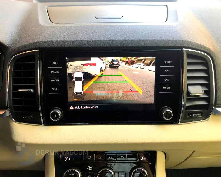 Skoda Karoq NU7 (2017-2024) Skoda Karoq NU7 Gelişmiş Geri Görüş Kamerası Montajı Navigasyon Multimedya Montajı
