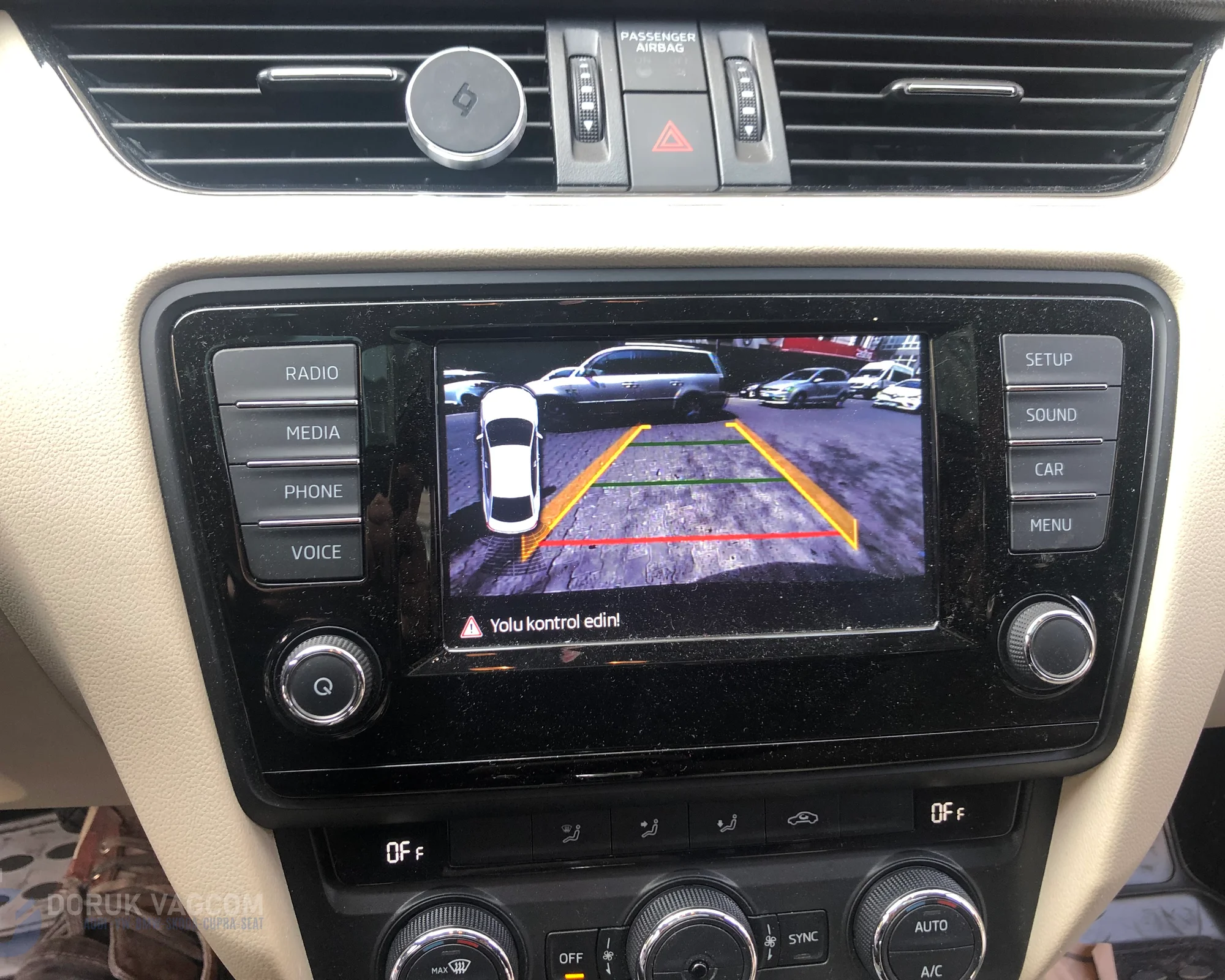 Skoda Octavia 5E (2014) Skoda Octavia Orijinal Geri Görüş Kamerası Montajı Navigasyon Multimedya Montajı