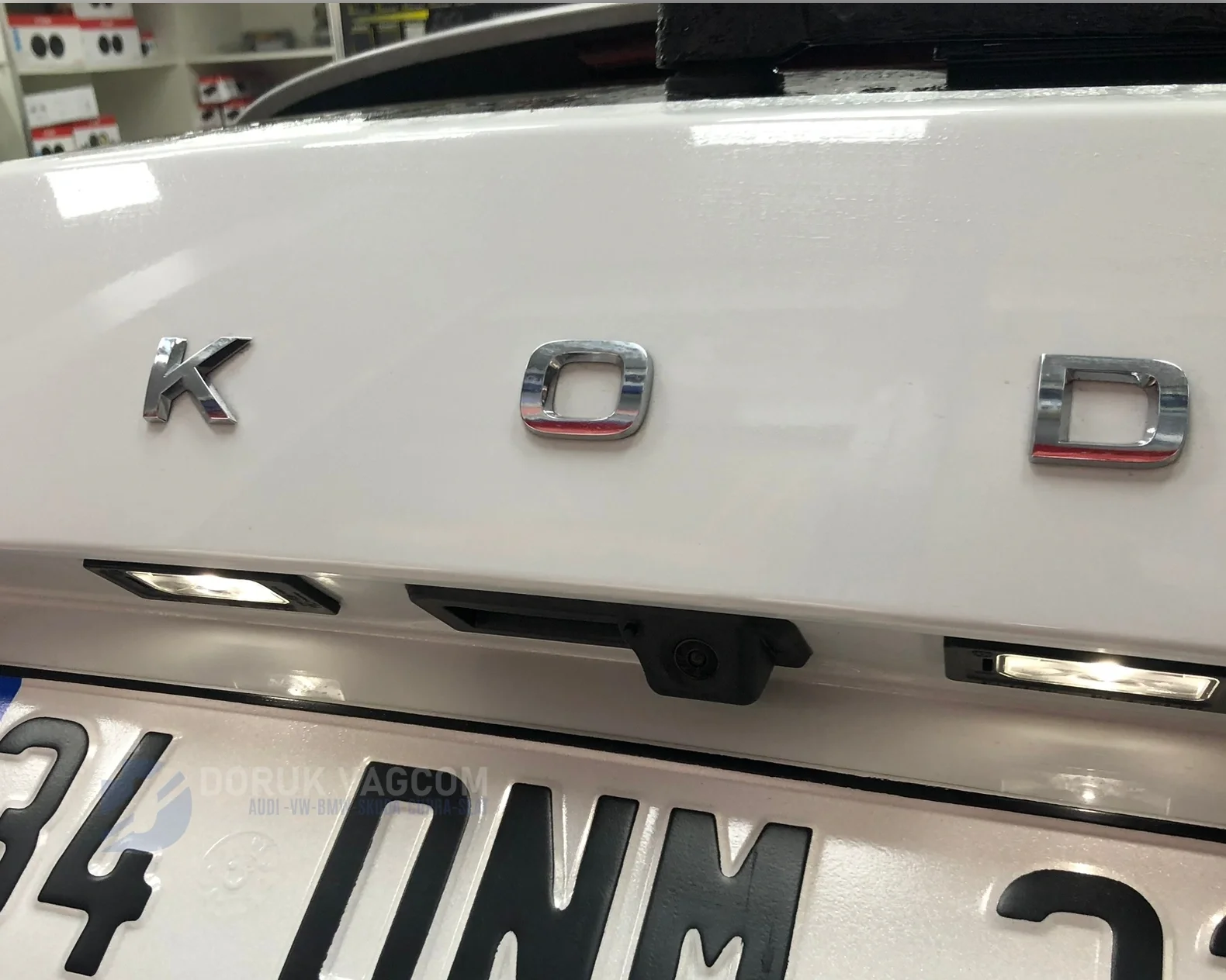 Skoda SCALA NW4 2022 GERİ GÖRÜŞ KAMERASI MONTAJI Montajı - Detay Görsel 4 -Doruk Vagcom