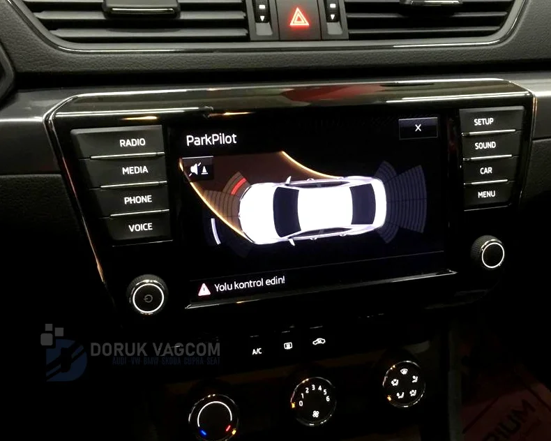 Skoda Superb 3V (2015-2024) Skoda Superb (3V) Orijinal Ön Park Sensörü & Park Pilot Montajı Navigasyon Multimedya Montajı