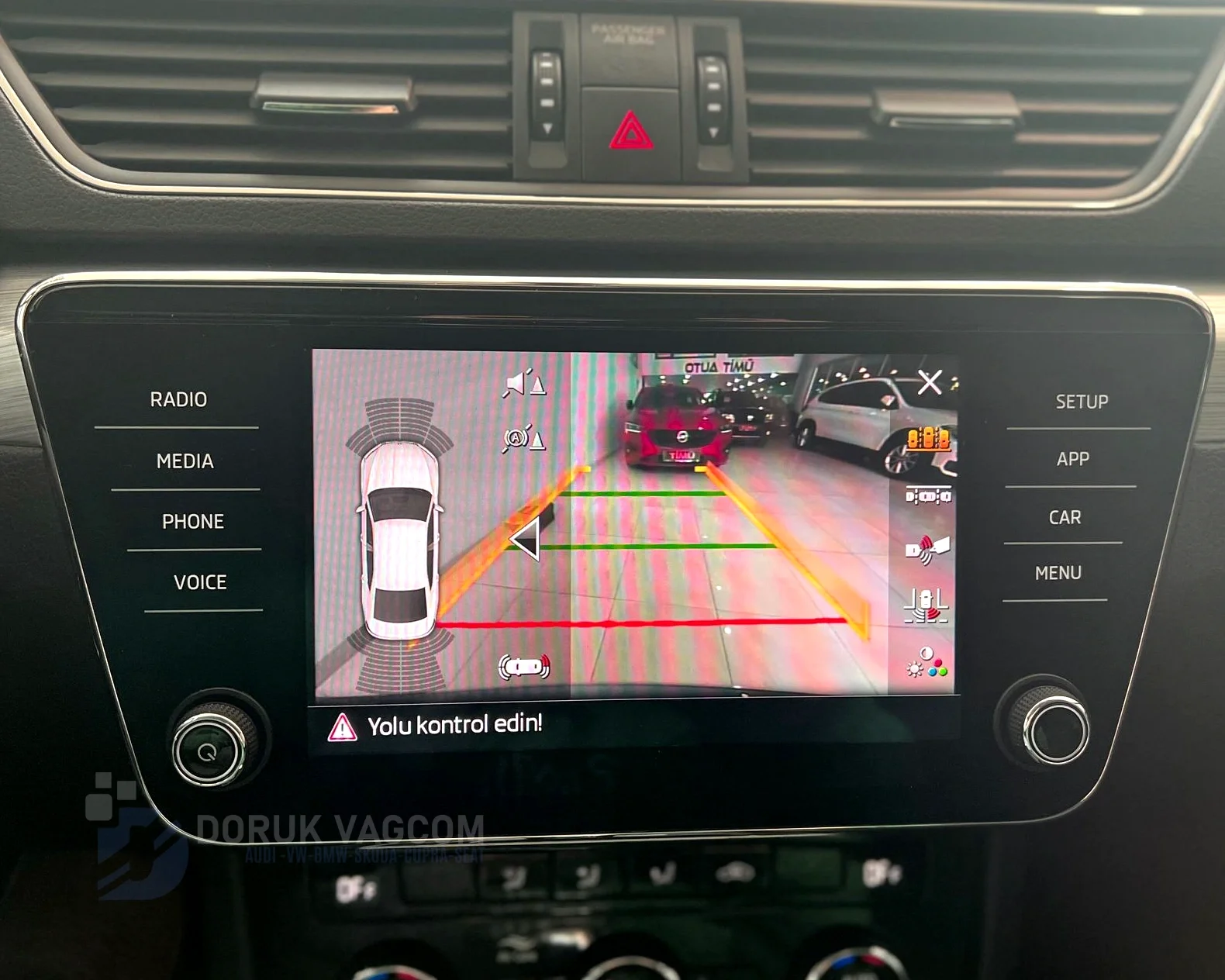 Skoda Superb B9 2024-2026 GERİ GÖRÜŞ KAMERASI MONTAJI Montajı - Detay Görsel 2 -Doruk Vagcom