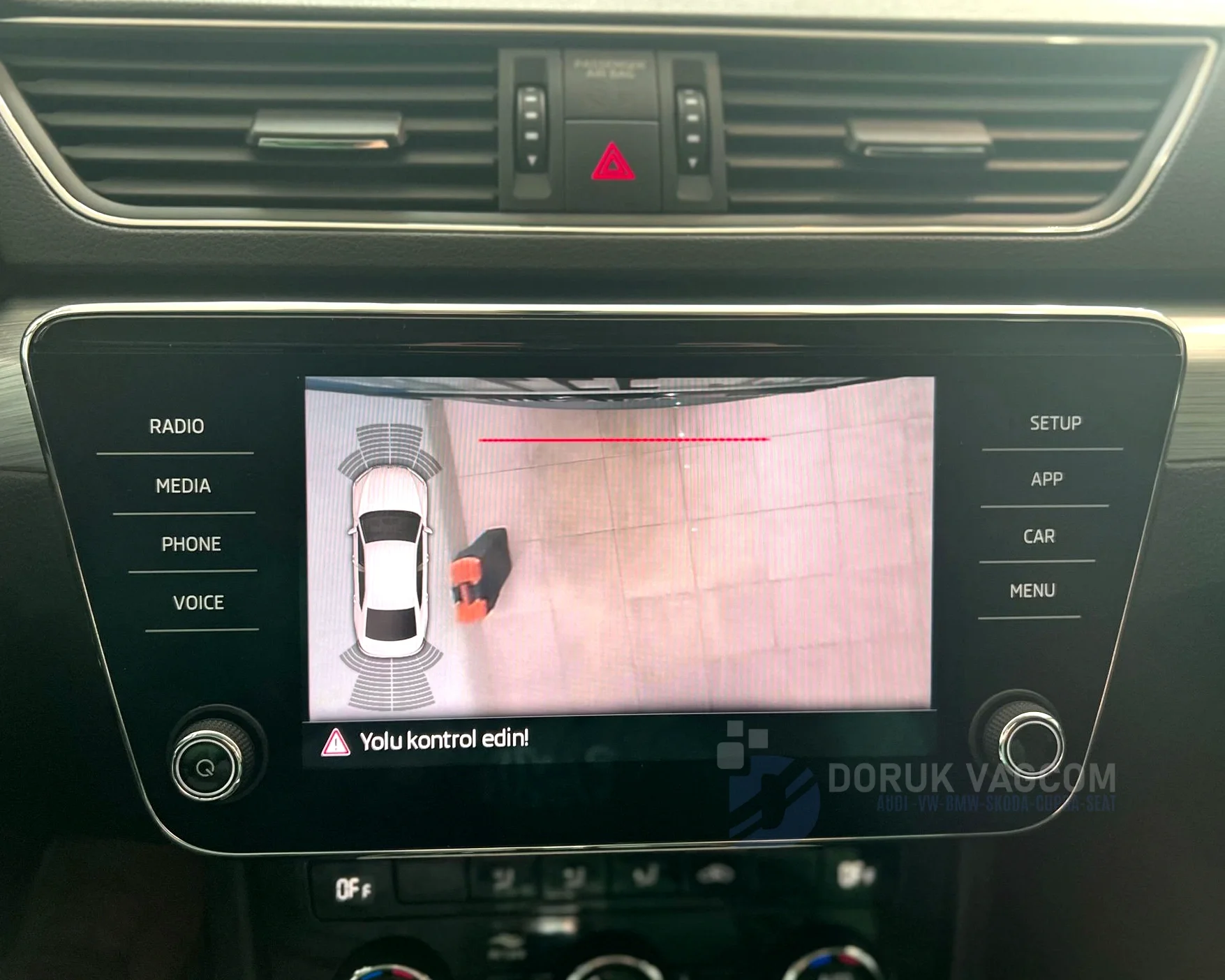 Skoda Superb B9 2024-2026 GERİ GÖRÜŞ KAMERASI MONTAJI Montajı - Detay Görsel 1 -Doruk Vagcom