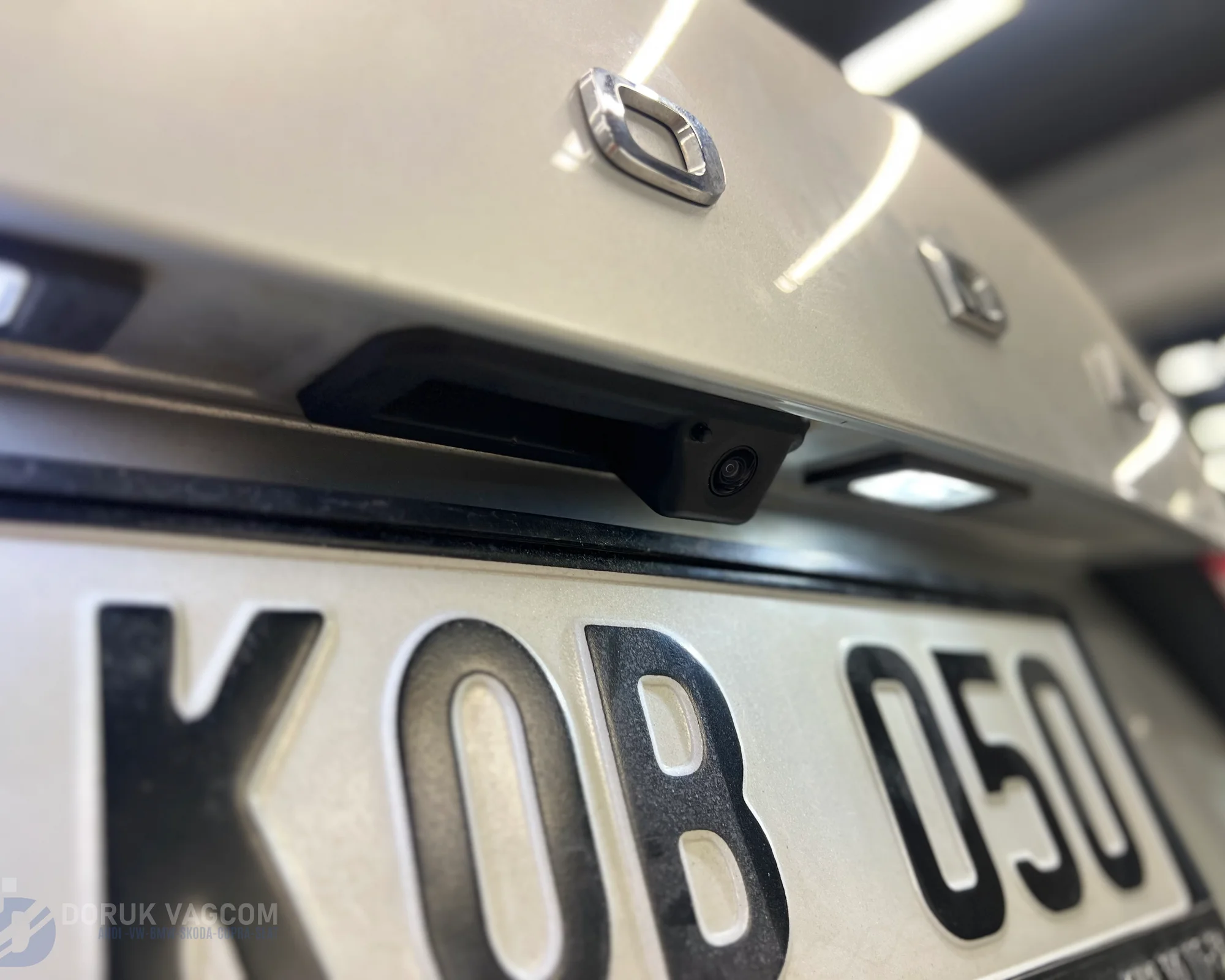 Skoda Superb 3V 2015-2024 GERİ GÖRÜŞ KAMERASI MONTAJI Montajı - Detay Görsel 4 -Doruk Vagcom
