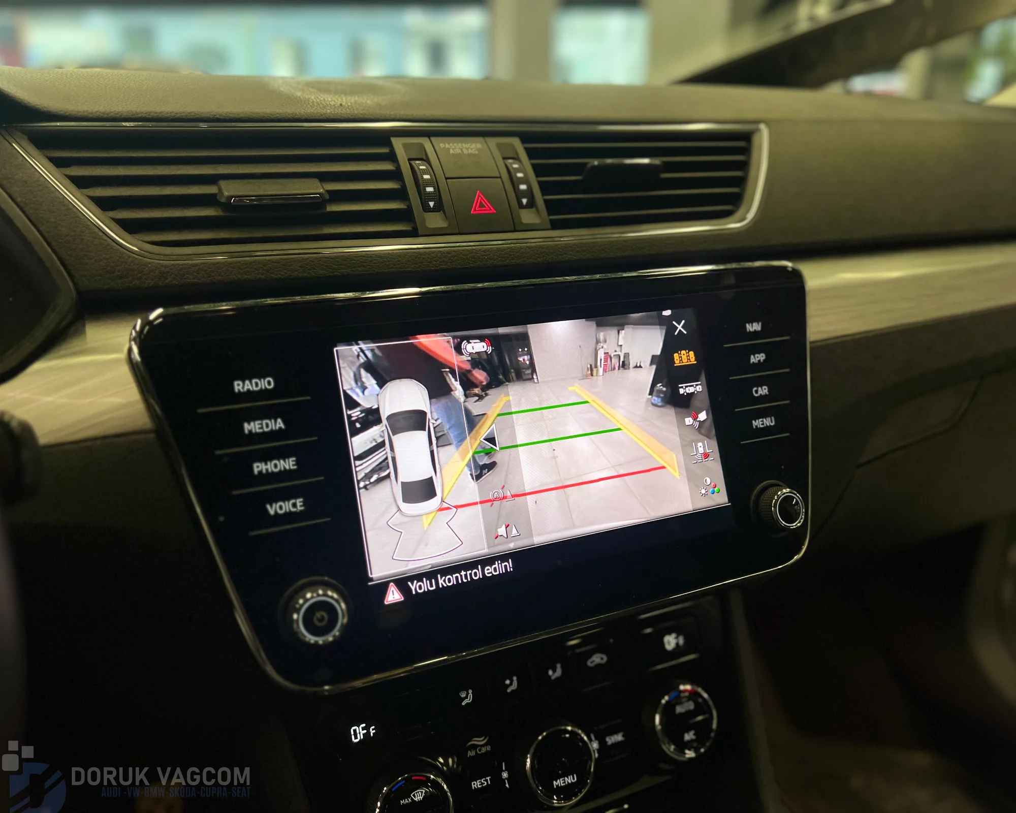 Skoda Superb 3V 2015-2024 GERİ GÖRÜŞ KAMERASI MONTAJI Montajı - Ana Görsel -Doruk Vagcom