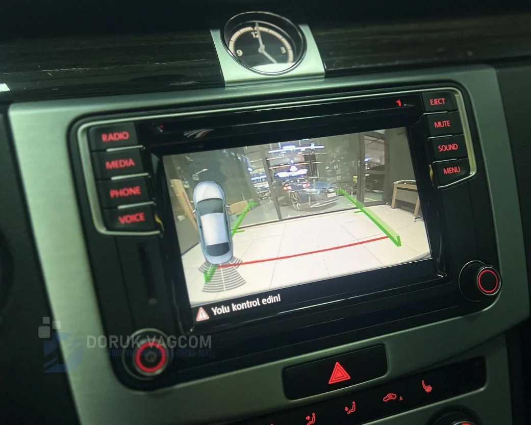 Volkswagen Passat CC 2015 GERİ GÖRÜŞ KAMERASI MONTAJI Montajı - Detay Görsel 3 -Doruk Vagcom