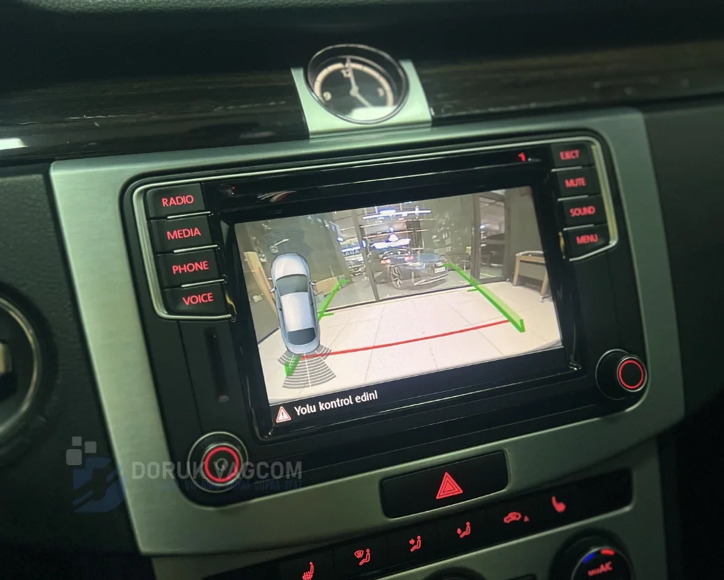 Volkswagen Passat CC 2015 GERİ GÖRÜŞ KAMERASI MONTAJI Montajı - Detay Görsel 2 -Doruk Vagcom