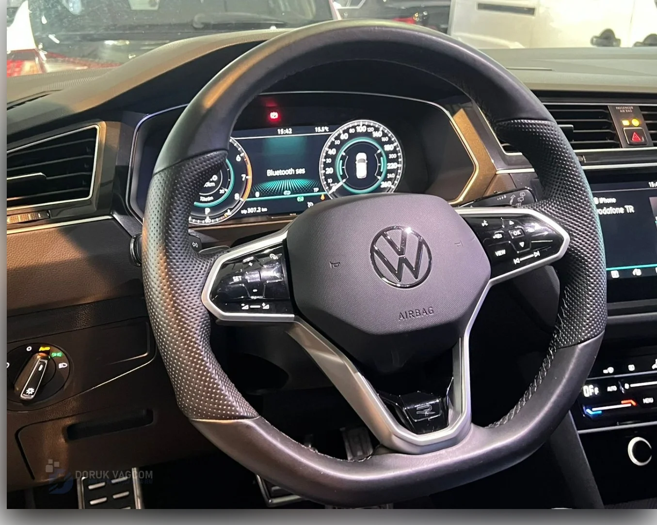 Volkswagen Golf MK8 2020-2026 DİREKSİYON MONTAJI Montajı - Detay Görsel 2 -Doruk Vagcom