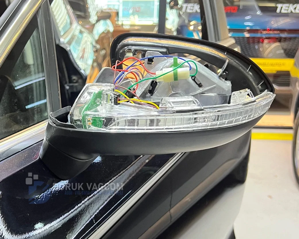 Volkswagen Passat B8 2014-2019 OTOMATİK KATLANIR AYNA Montajı - Detay Görsel 5 -Doruk Vagcom