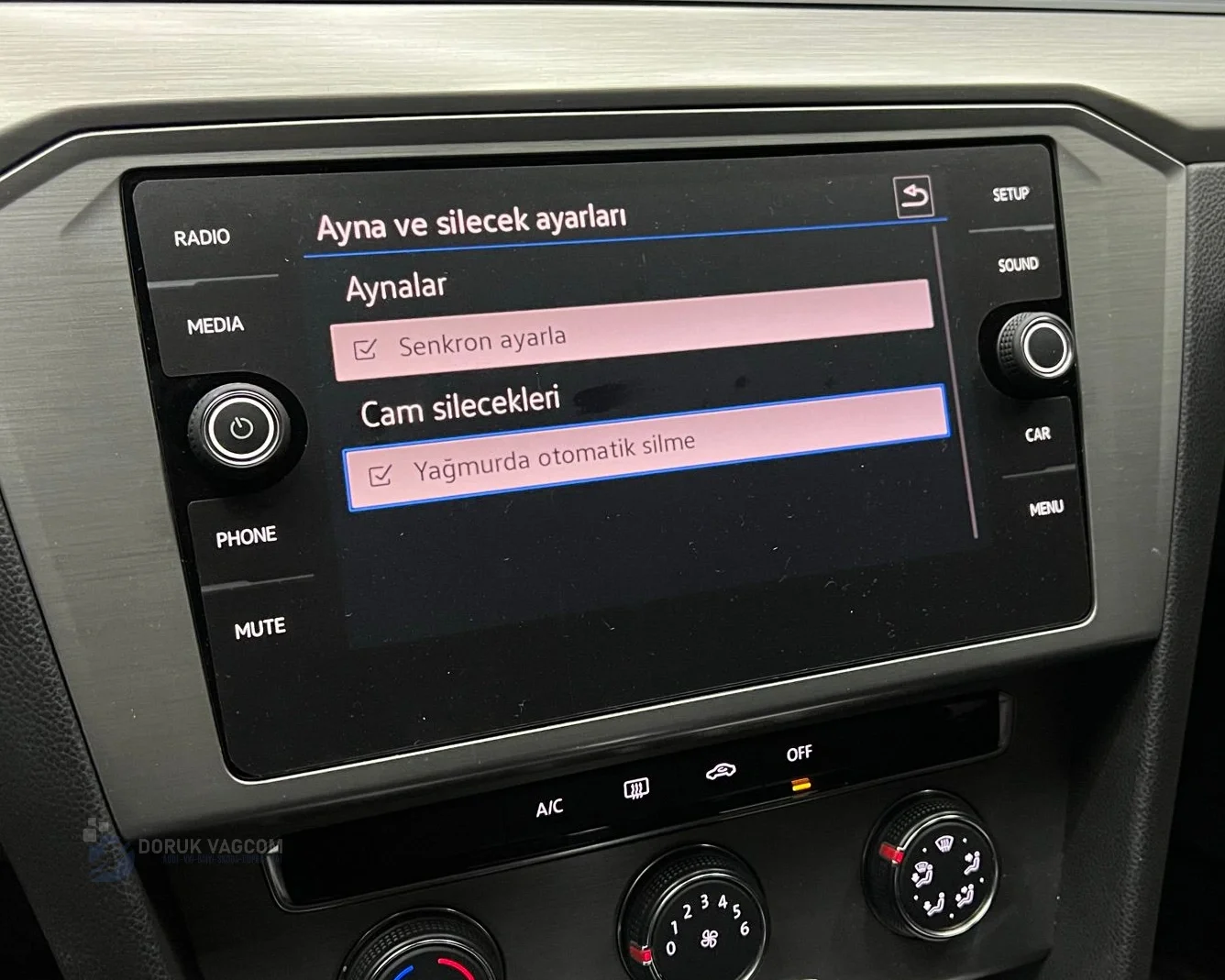 Volkswagen Passat B8.5 2019-2024 FAR YAĞMUR SENSÖRÜ MONTAJI Montajı - Detay Görsel 4 -Doruk Vagcom