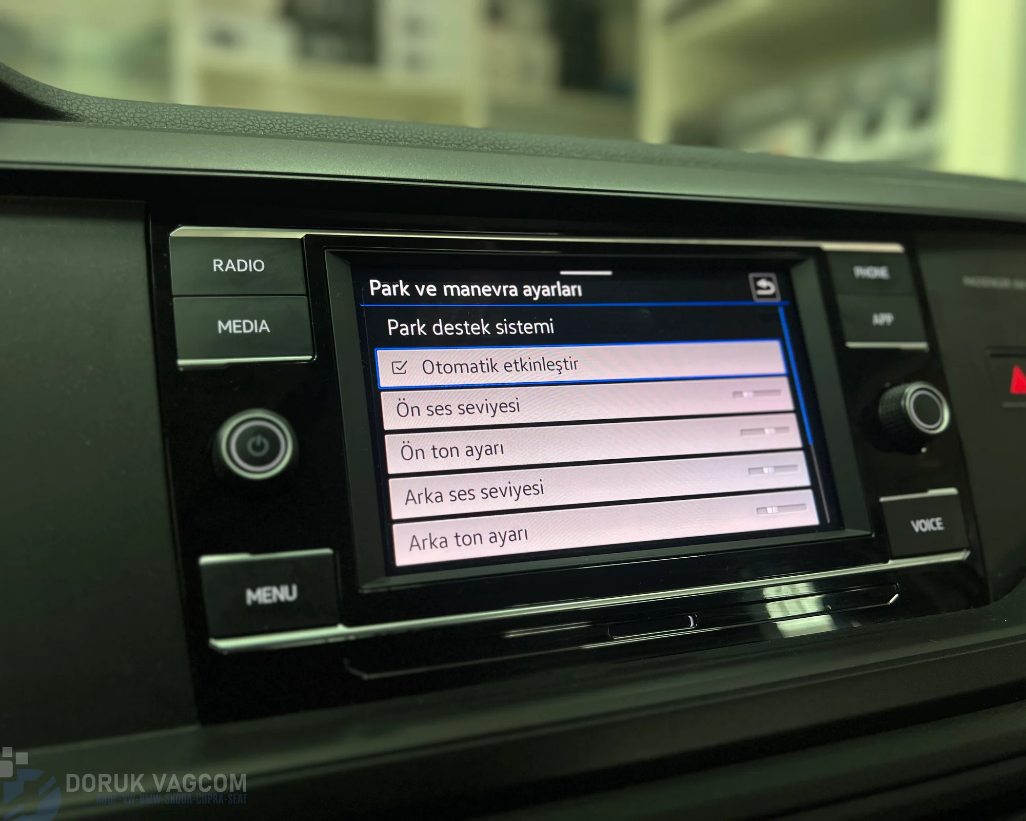 Volkswagen Polo AW1 2019 PARK SENSÖRÜ MONTAJI Montajı - Detay Görsel 1 -Doruk Vagcom