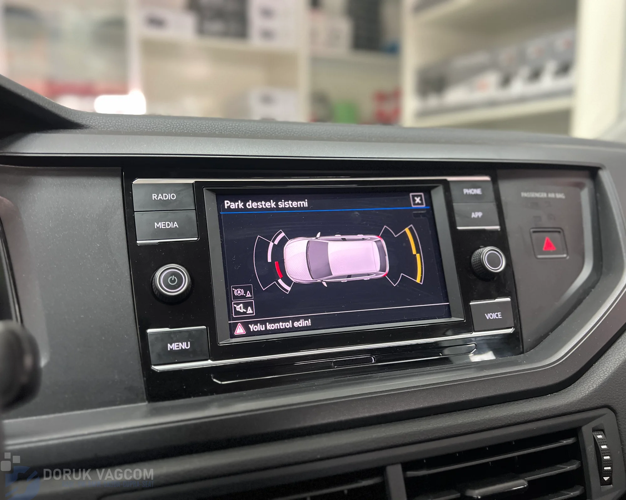 Volkswagen Polo AW1 (2017-2026) Vw Polo Orijinal Ön ve Arka Park Sensörü Montajı Navigasyon Multimedya Montajı